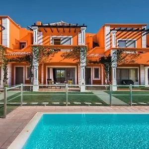 https://villa-lux-5o.hotelaalgarve.com
